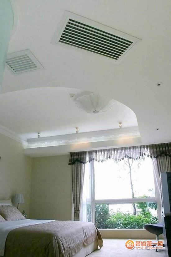 像这种厨房面积大,可餐厅并在一起的房型,不妨参考以上的"半圆"式吊顶