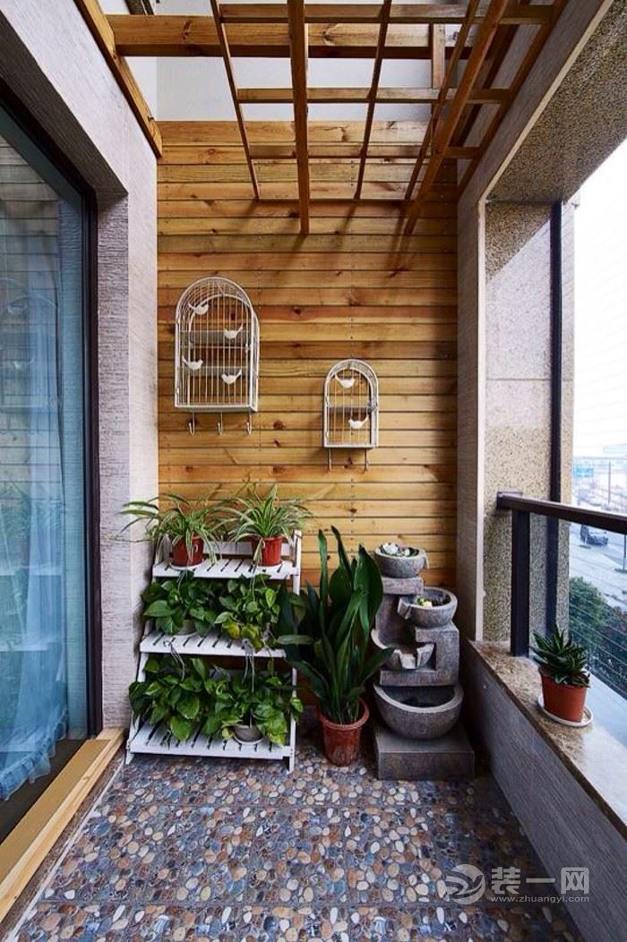 露台的这种阳台形式,晚上应该是特别舒服的,还可以聚会等!